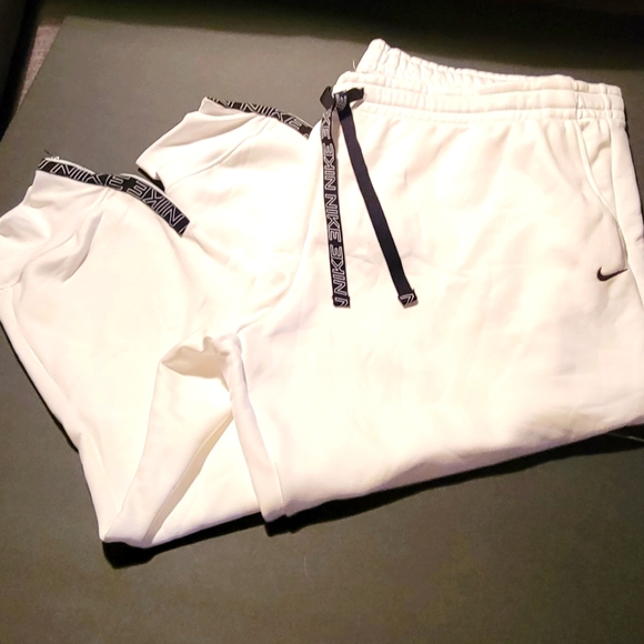 NIKE SPORTSWEAR Pants - Picture 2 of 7